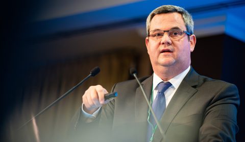 Bőrtangás, rúdon pörgős, chippendale-fiús kép is lesz? – kérdezte Takács Péter Magyar Pétertől