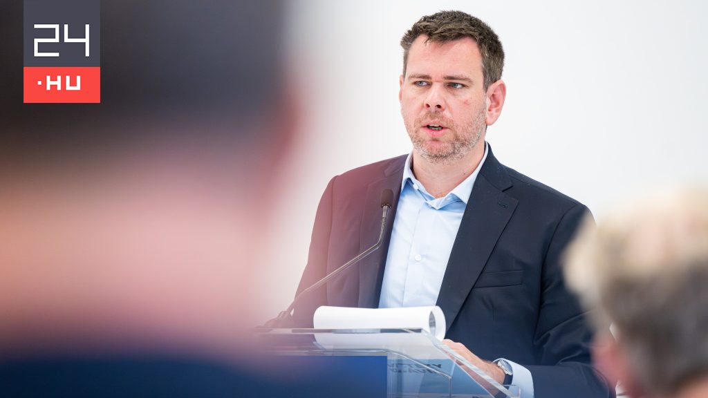 Vitézy: Lázár utasításba adta, hogy a sokat késő vonatok nem jelenhetnek meg a vonatinformációs rendszerben