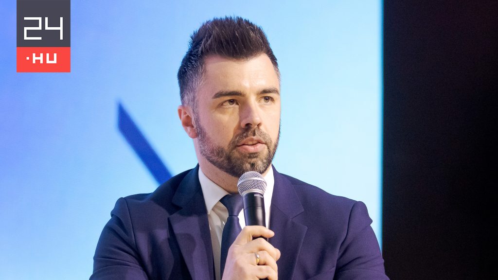 Függönyök között műtenek a szentesi kórházban, állítja Magyar Péter és Kulja András