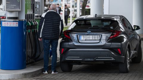 Kedden tovább emelkednek az üzemanyagárak