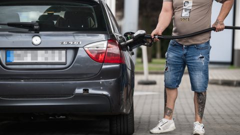 Nagyot csökkennek az üzemanyagárak júliustól