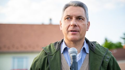 Lázár: Betiltottuk, nem lesz Pride az Andrássyn, és a lovak érdekében remélem, a Kincsem Parkban sem