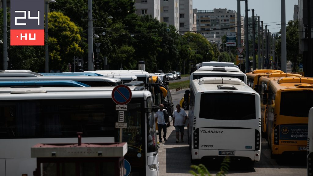 Ma is 300 busszal készül a MÁV, és akár rendőri felvezetés is lehet Budapest felé