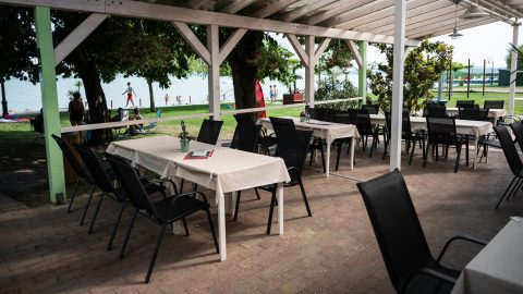 Mennyiből ehetünk, ihatunk egy jót idén a Balatonon? – 2. rész: északi part