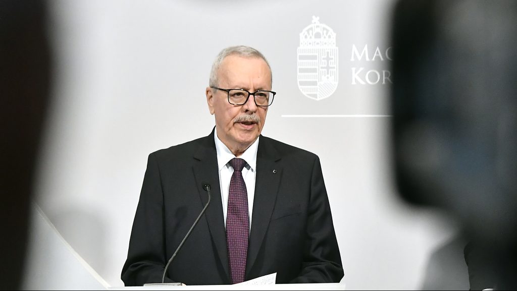 A kormány beperli az EU Bíróságát a menekültügyi bírság miatt