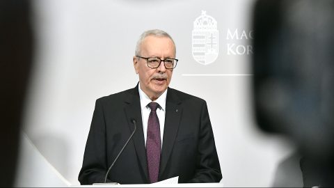 A kormány beperli az EU Bíróságát a menekültügyi bírság miatt