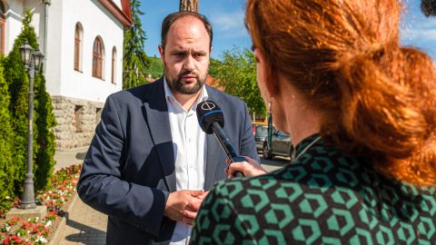 5-10 eurós emlékkövek árusítására buzdította a bajba jutott parajdiakat a KDNP-s Nacsa Lőrinc