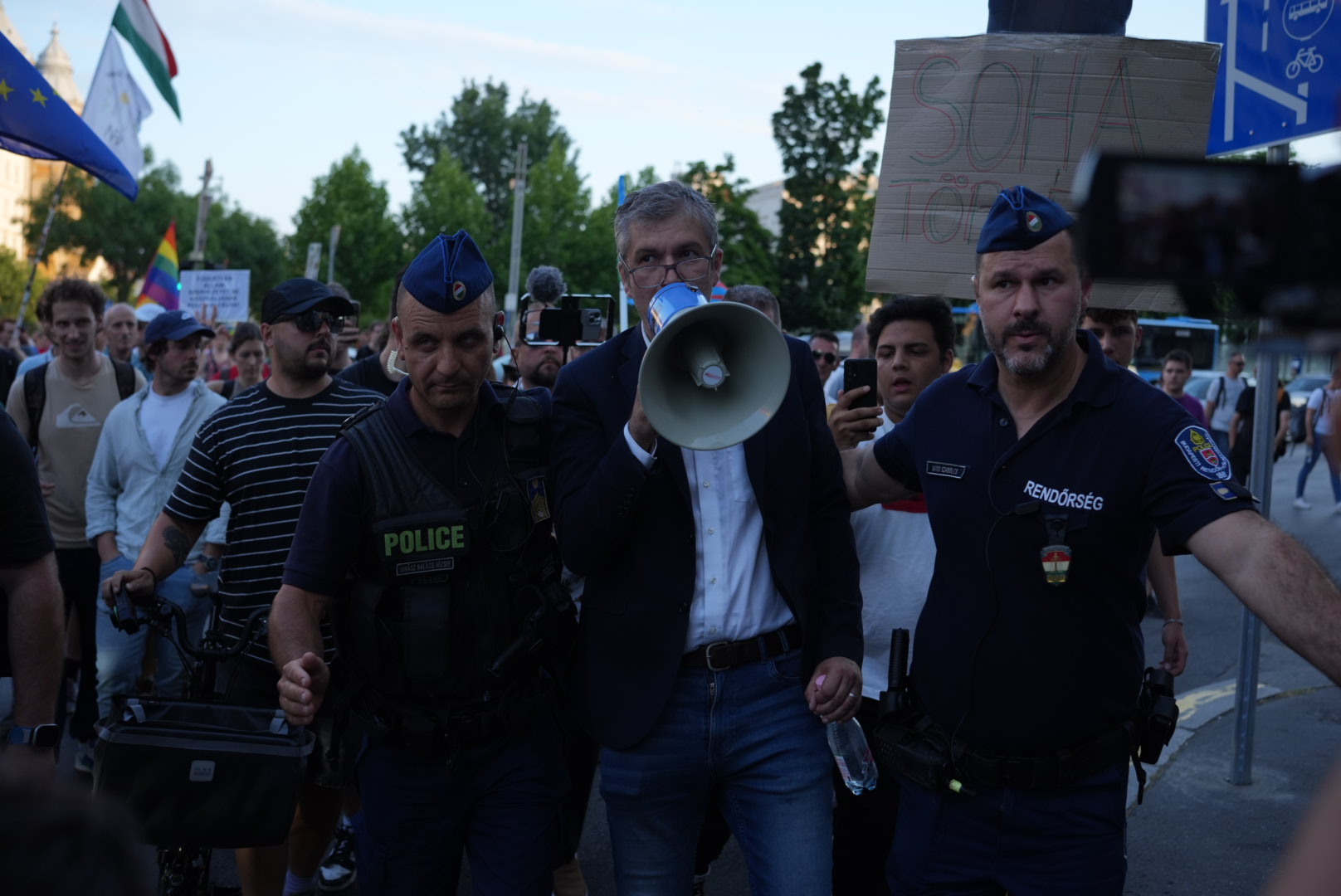 „Hol van a közpénz? Ruszkik, haza!” – a Legfőbb Ügyészséghez vonultak a tüntetők 1