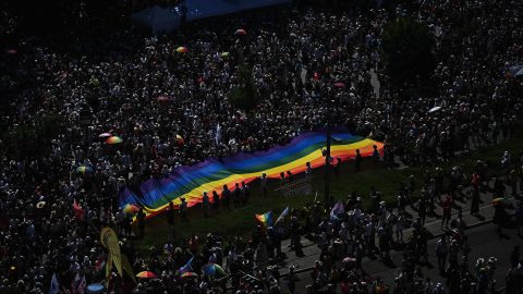 Kormány rég festette magát sarokba ilyen szép színekkel