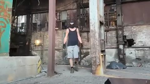 „Most kapcsold ki a kamerát, mert kiverem a kezedből” – magyar urbexvideóst támadtak meg streamelés közben