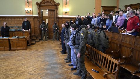 Letöltendő börtönt kapott a bírót kávéval leöntő ifjabb Portik