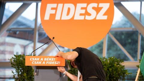 „Ne dőljünk be a kamu közvéleménykutatásoknak!” – írja a Fidesz, miután megjelent a Medián kutatása