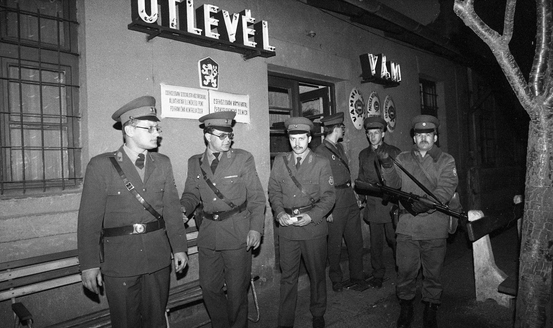 Gyomorgörcs meg valutakeret – útlevél-ellenőrzésre és vámvizsgálatra várva a határon 22
