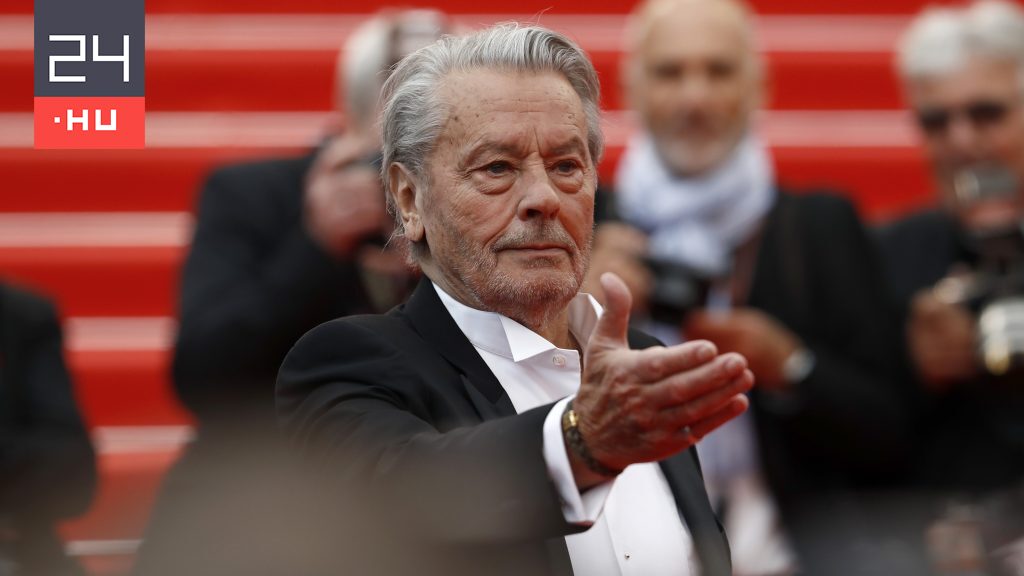 Alain Delon súlyosan bántalmazta a barátnőit és fegyverrel a párnája alatt aludt, állítja a fia