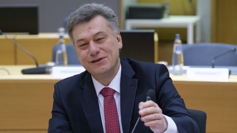 Bitcoin-botrány: a miniszter lemondott, de már a kormányt is buktatna az ellenzék