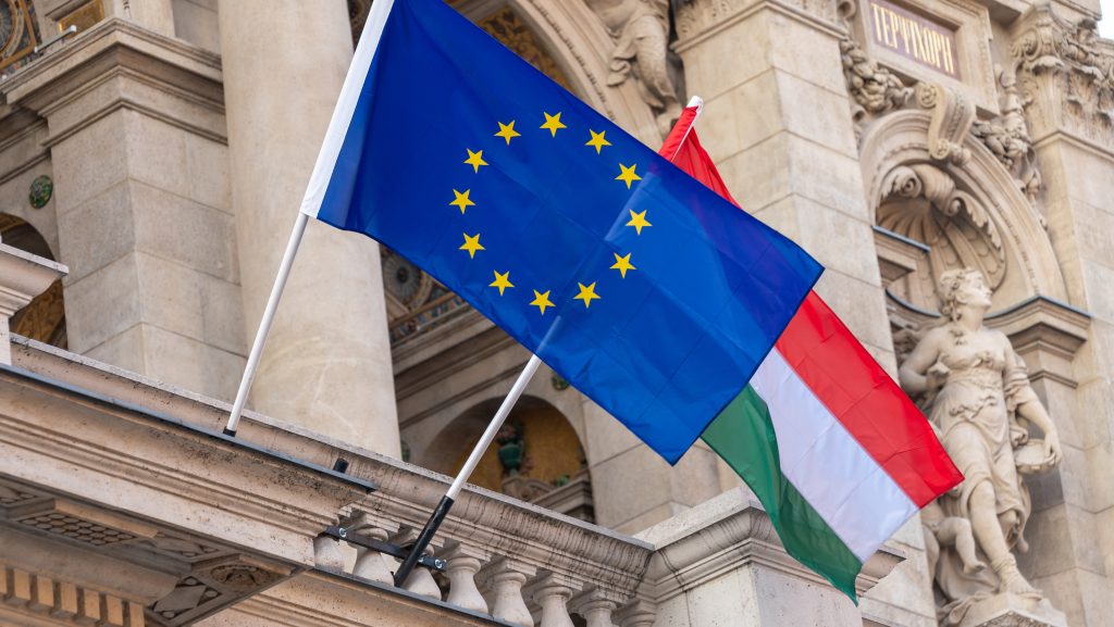 A kormány átalakítaná az uniós pénzek felhasználási szabályait, oda lehetnek a Helyreállítási Alap ezermilliárdjai