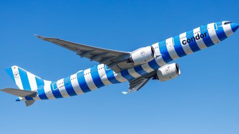 32 óra alatt ötször landolt egy repülőjárat, de az utasok így sem értek oda a célállomásra