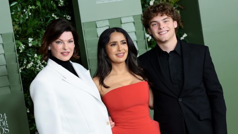 Salma Hayek és Linda Evangelista együtt örültek fiuk ballagásának