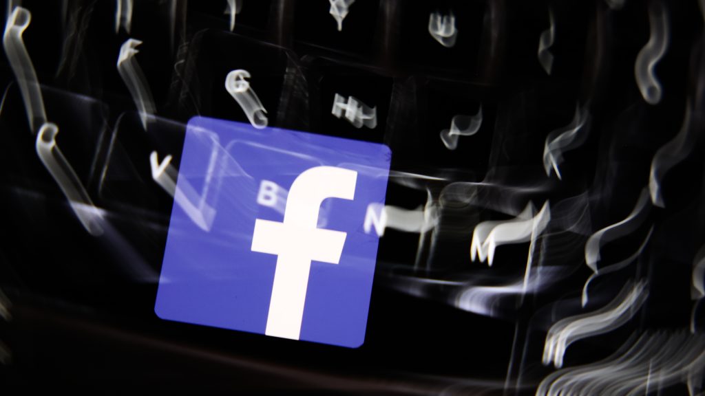 Tömegesen tilt le Facebook-csoportokat a Meta