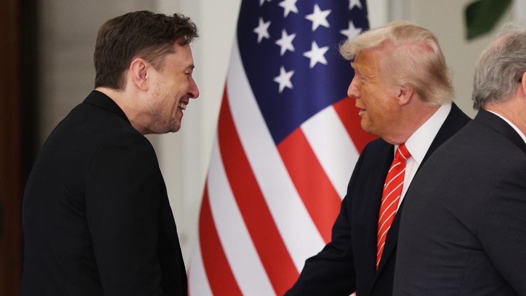 Már nemcsak szidja, fenyegeti is egymást Trump és Musk