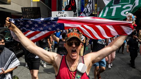 Kapu Tibor felbocsátása, New York-i háborúellenes demomstráció a hét képein