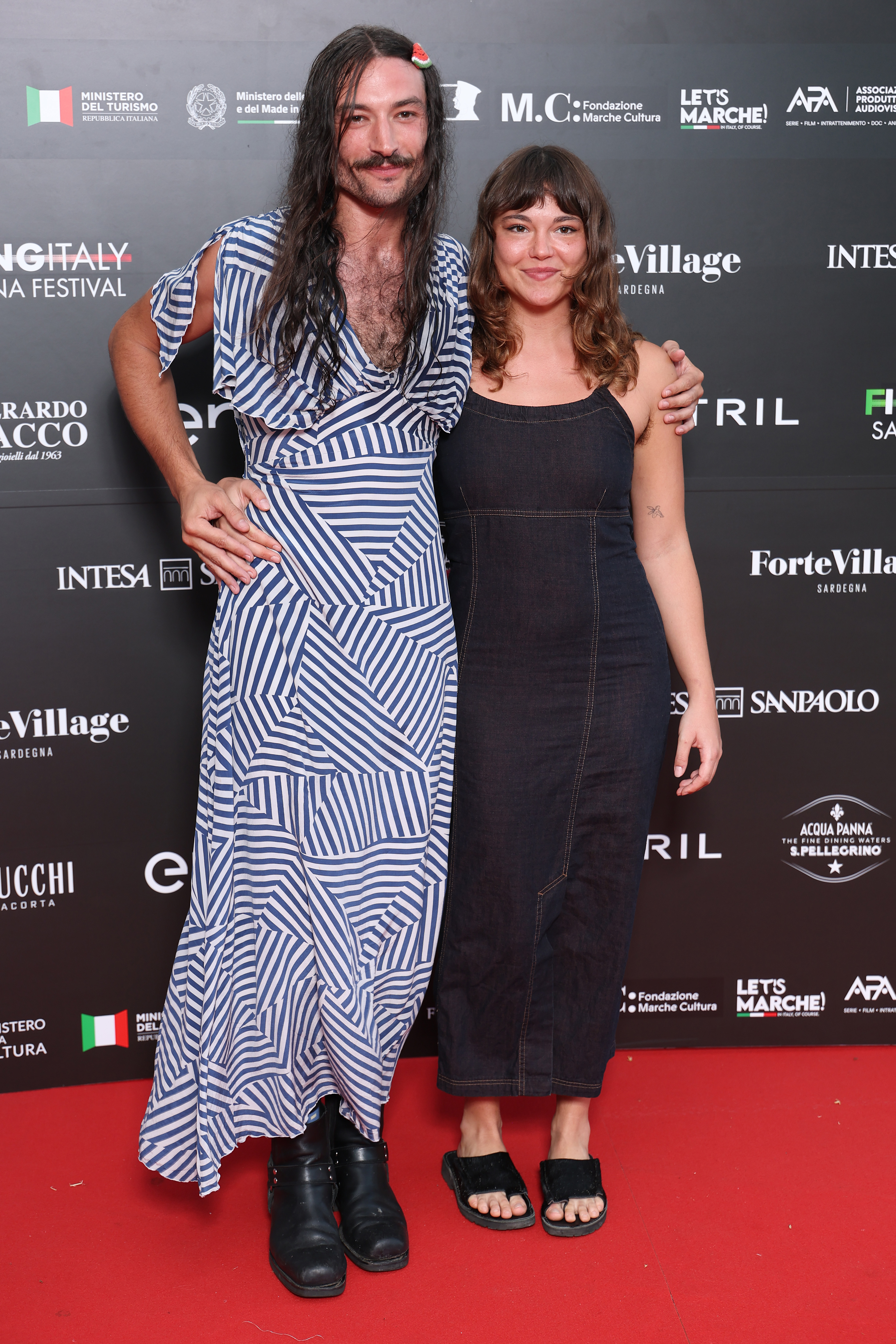 A nem visszafogott szereléseiről híres Ezra Miller megint különcködött a vörös szőnyegen 2