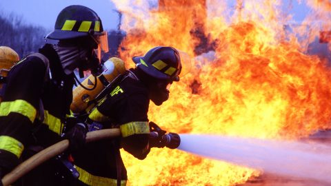 Kigyulladt egy fatelep Nyírgelse mellett