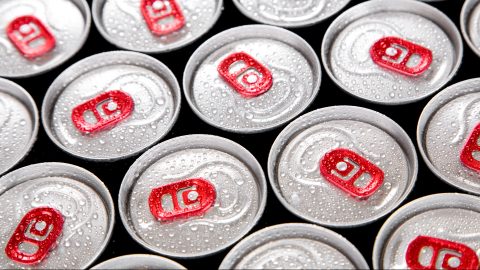 Ezeket az energiaitalokat már tilos eladni fiataloknak