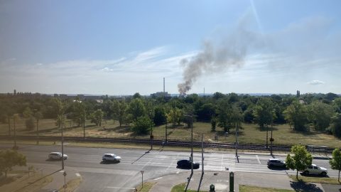 Kétszáz köbméter szemét kapott lángra a MOHU telephelyén