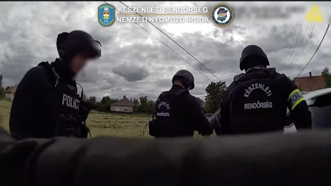 Elfogtak a rendőrök egy Németországban gyilkosság miatt körözött magyar nőt – videó
