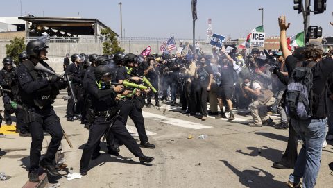 Kalifornia kormányzója beperli a Trump-kormányt