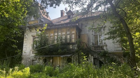 Egy romos svábhegyi villában laknak papíron Matolcsy Ádámék
