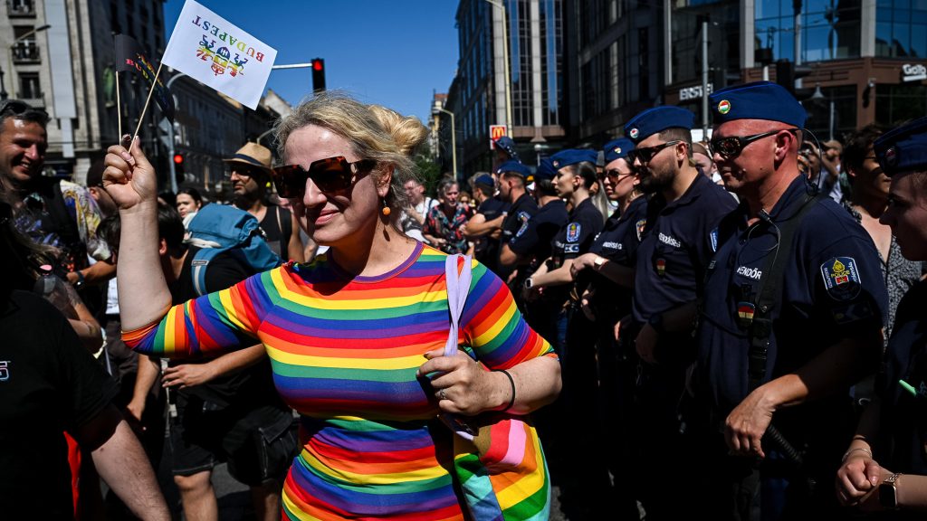 Még a napszemüveg mögé is beláthattak a Pride résztvevőit megfigyelő kamerák