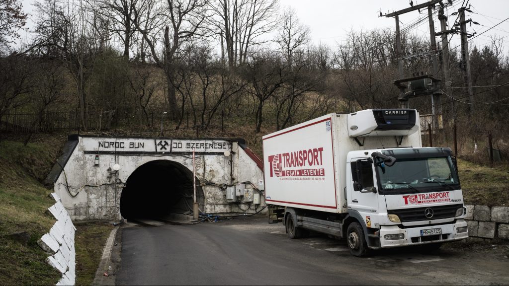 Parajdon folyamatosan omlik a sóbánya mennyezete, végveszélyben a Korond-patak