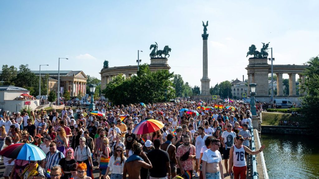 Helybenhagyta a Pride napjára szervezett szivárványos menet betiltásáról szóló határozatot a Kúria
