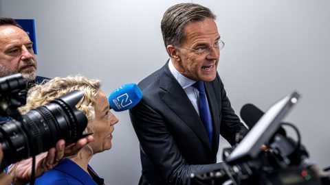 Egekig magasztalta Trumpot a NATO-főtitkár