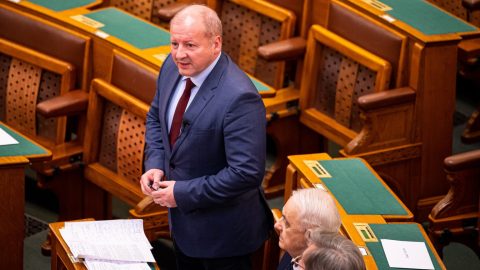 Sürgős lett módosítani a kampányköltés szabályait