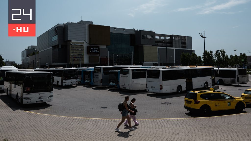 Tucatnyi busz áll készenlétben Kelenföldön, ha összeomlana a vonatközlekedés – galéria