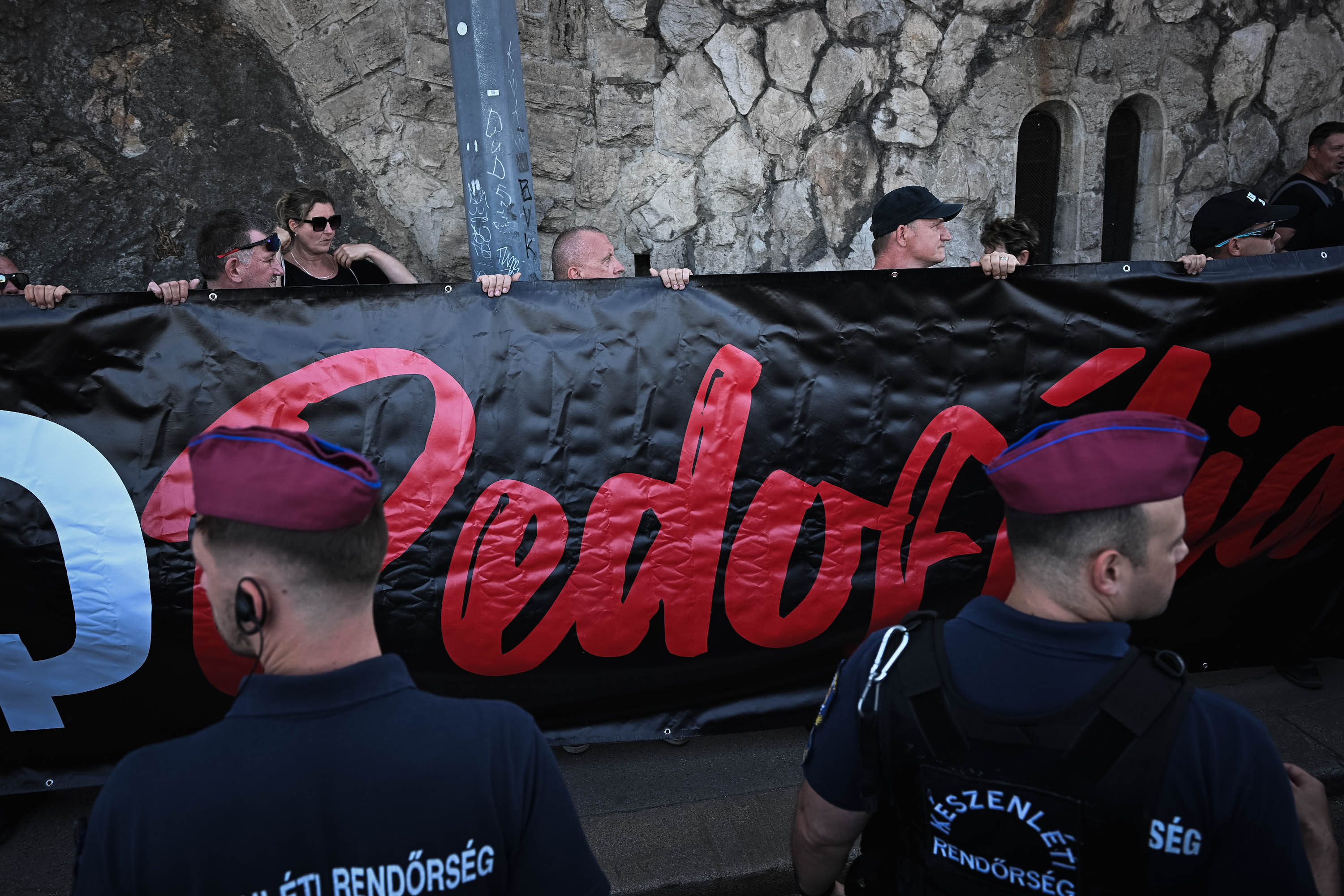 Rendőrsorfal védi a Pride-ot a Szent Gellért téren 2