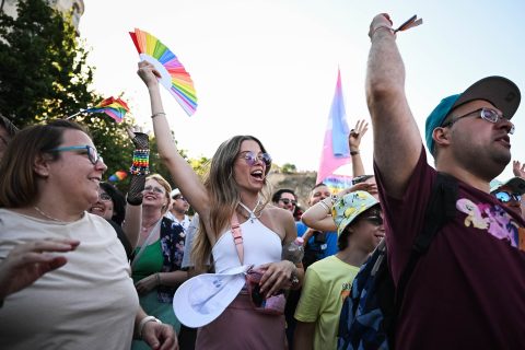 Nádasdy Ádám: Ezzel az emberek kifejezik, hogy nem értenek egyet a kormány agyament rendelkezéseivel