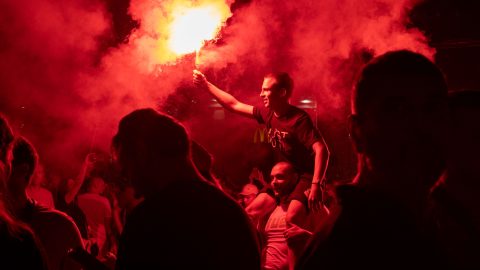 Összecsaptak a tüntetők és a rendőrök Belgrádban