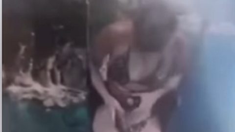 Reklámfilmet forgattak a 19 éves szerb nővel, de ejtőernyőzés közben pánikba eshetett, kicsatolta az övét és az Adriába zuhant