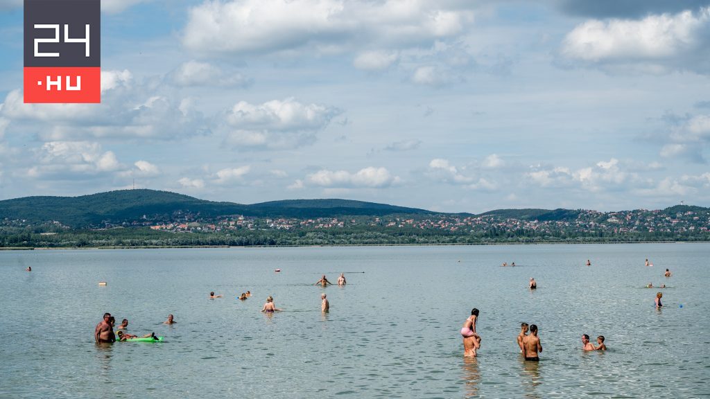 Lezártak egy strandot a Velencei-tónál