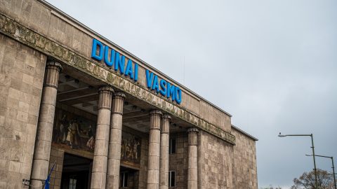 Ábécésorrendben rúgtak ki 1700 dolgozót a dunai vasműből