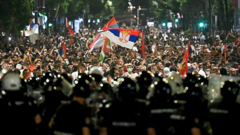 Erőszakkal próbálja leverni a diákokat Vucic, az ellenzék a belügyminiszter lemondását követeli