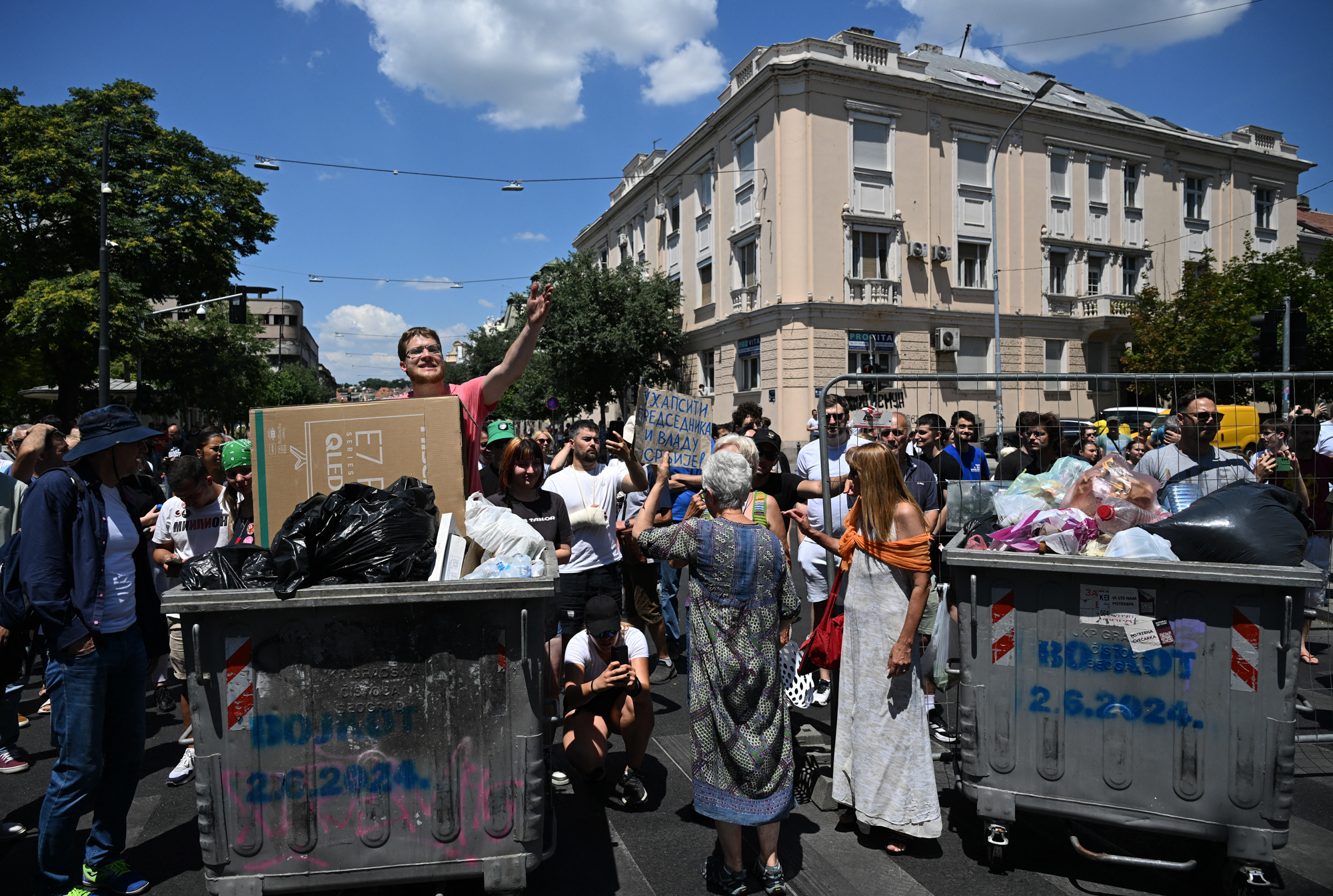 Erőszakkal próbálja leverni a diákokat Vucic, az ellenzék a belügyminiszter lemondását követeli 1