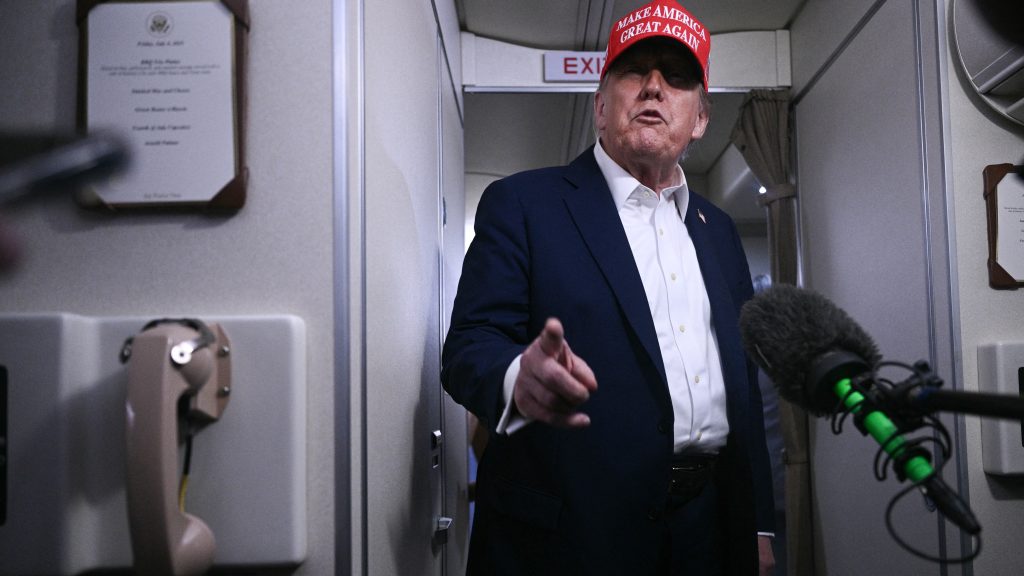 Trump: Putyin „csak embereket akar ölni”