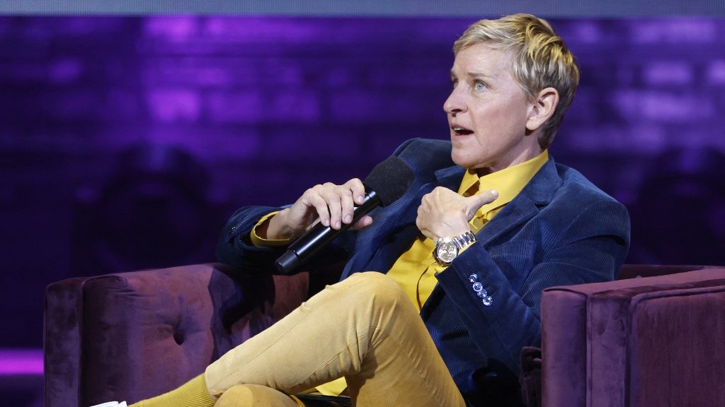 Tényleg Trump miatt költözött Angliába Ellen DeGeneres, most csirkéket nevel