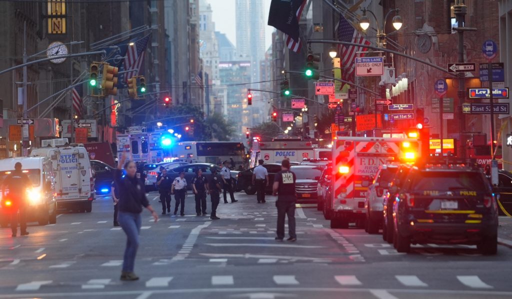 Vélhetően az NFL irodáját akarta megtámadni a New York-i merénylő, de rossz liftbe szállt be