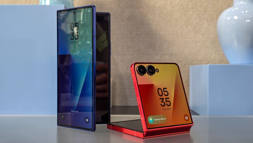 Ennyibe kerülnek itthon a Samsung új hajlítható kijelzős mobiljai és okosórái